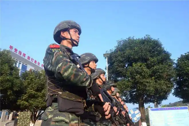 据说99的武警官兵都是这么过五一小长假的