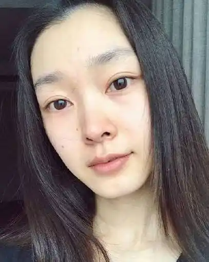 女星素颜的样子:关晓彤黑眼圈,宋轶双眼皮明显,刘亦菲太真实!