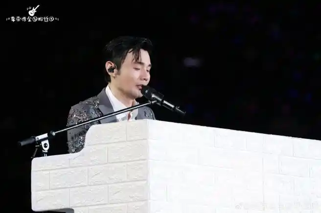 李荣浩【纵横四海】世界巡回演唱会-北京鸟巢站    恭喜你呀  你的