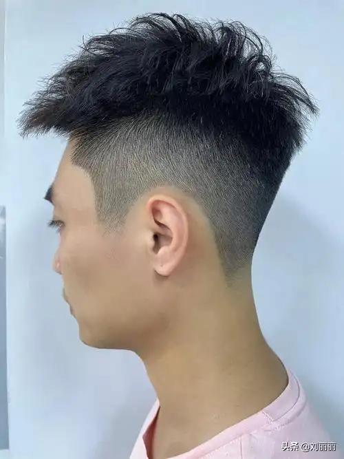 李现和杨洋的三七分好帅,还有比他们更帅的发型吗?可以看看这些