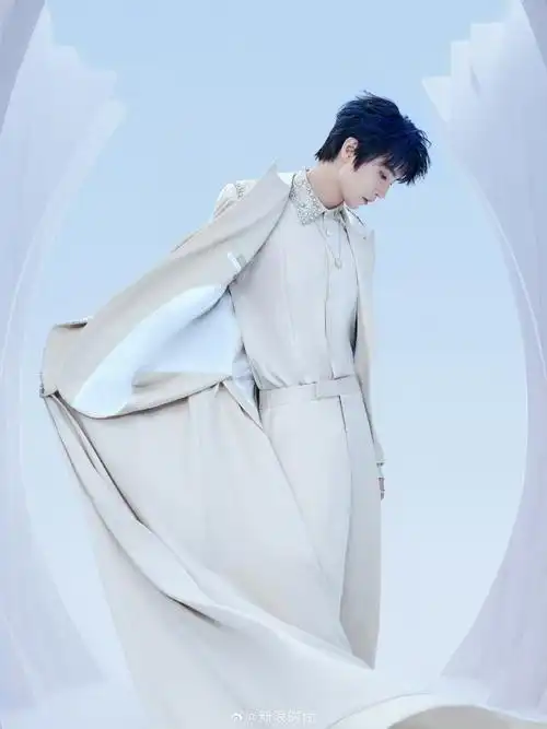 tfboys-王俊凯舞台造型相继亮相,十年王者归来,小王子逐渐长成大鹊哪