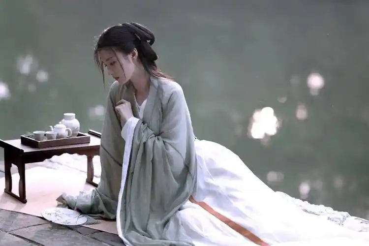 内娱女明星都"卷"到古风写真了,男明星还在求宽容