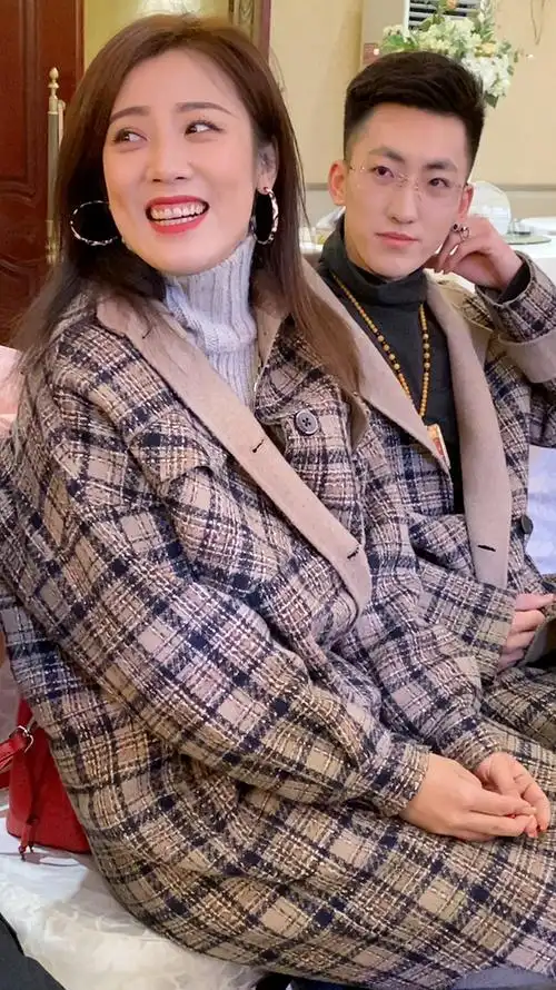 热门美女闪亮登场#果果和不不