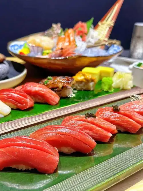 设计服务态度也很棒呀寿司无论是从摆盘还是食材都很加分值得推介