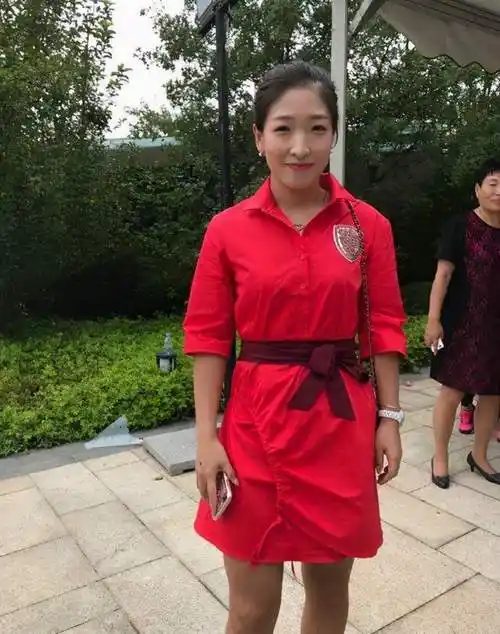 刘诗雯侧颜美如画气质优雅端庄与赛场上拼搏的形象截然相反