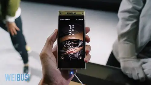 售价或仅为2万元心系天下三星w2018真机上手玩儿