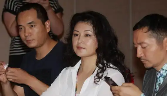 我爱球球网官方,我女朋有叫球球 大神帮我写一个