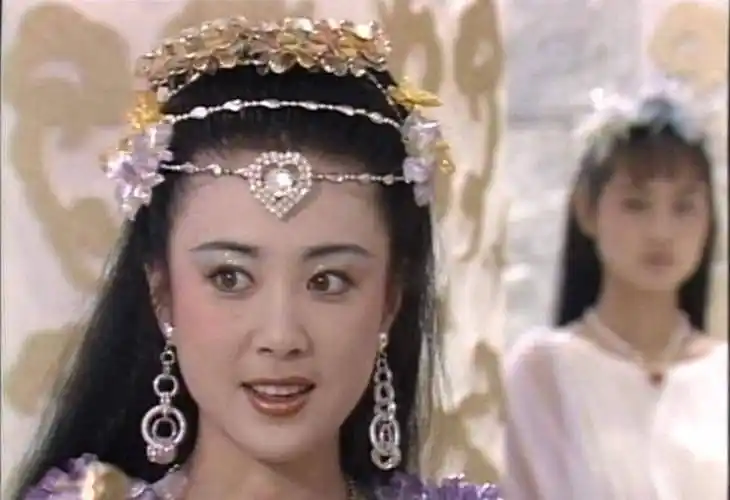 尤其饰演苏妲己的傅艺伟,一度被誉为"内地第一大美人".