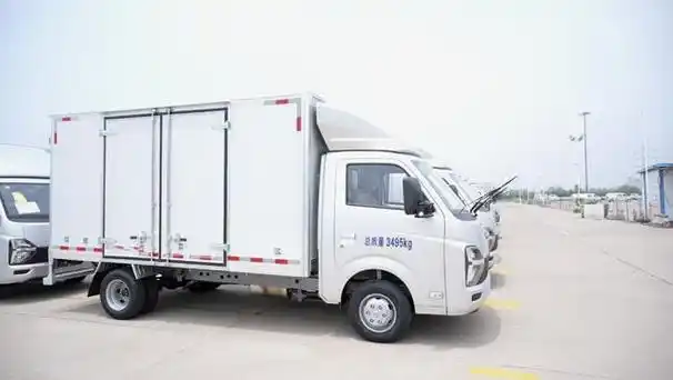 五菱龙卡厢式货车值得买吗?真实车主分享,轻卡模范创业神器