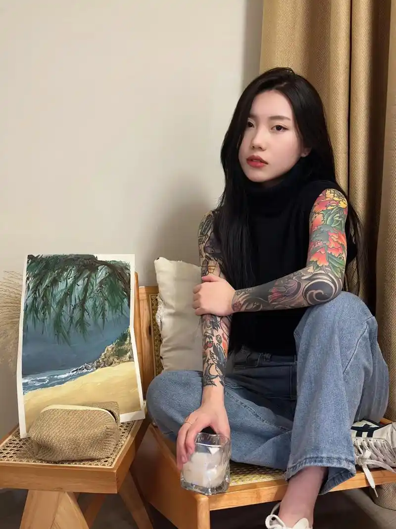 偏要在这个薄情的世界 深情的活着 #tattoo #女纹身师 - 抖音