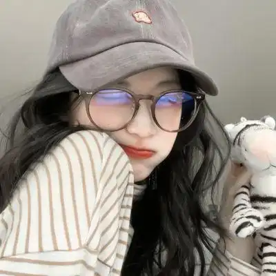 女生头像滤镜自修禁二转拿图摁赞和评论