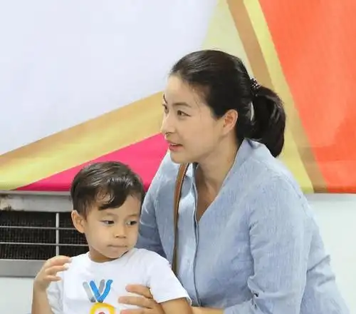 郭晶晶6岁儿子罕曝光!