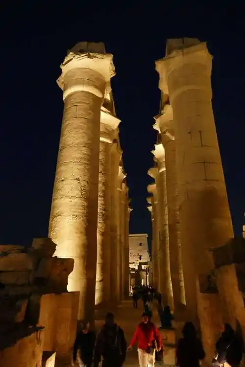 气势磅礴,雄伟壮观的神柱.