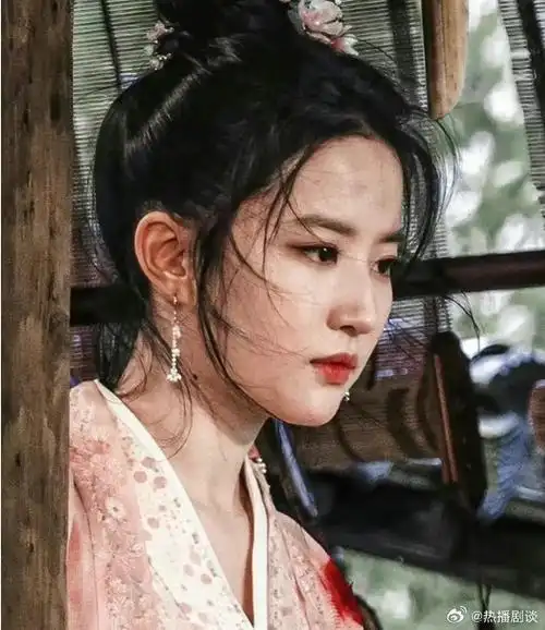 刘亦菲特开心有人说剧抛脸