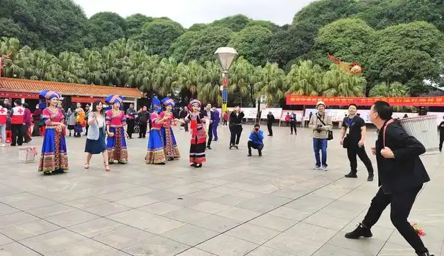 广西百色右江区:"壮族三月三"浓浓民俗情