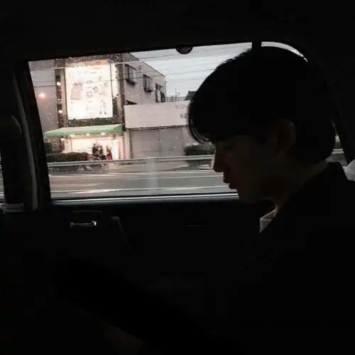 头像图片大全好看的安静又沉稳的撩妹男生头像