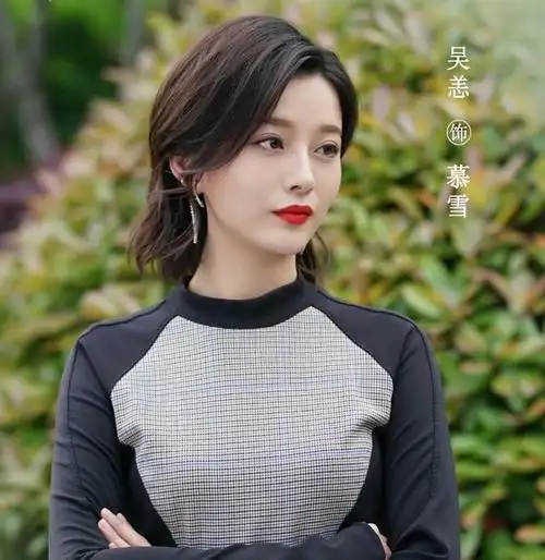 除了她想不到别人了,因为其他人都参加过了,比如第一届的沈梦辰,吴昕