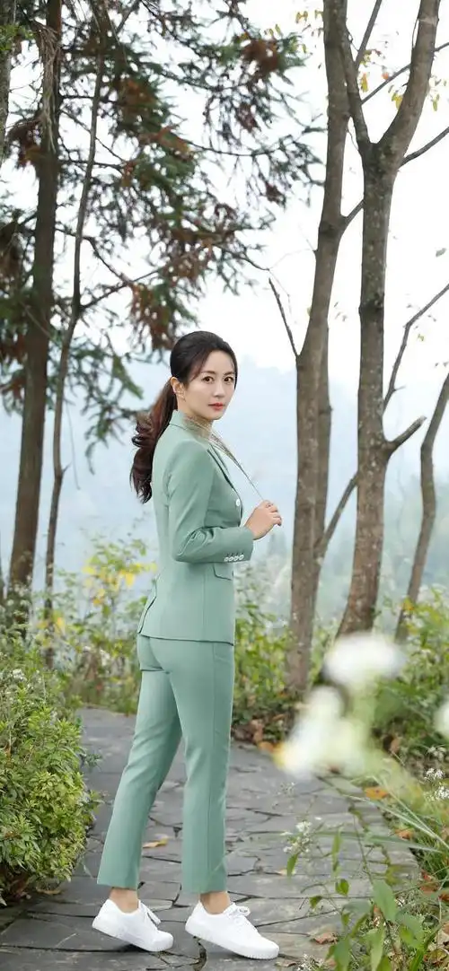 杨童舒最新超高清美图_网易订阅