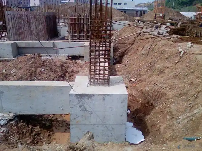 工地基础图片,承台梁,承台下大直径扩底灌注桩,一柱一桩!