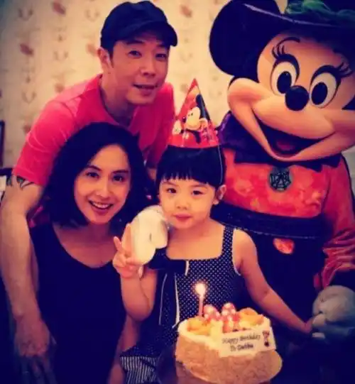 当朱茵女儿的照片曝光,简直是小版的"紫霞仙子"太仙了!