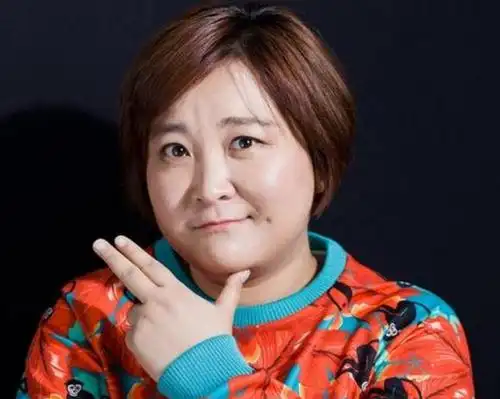 贾玲春晚自带广告,演小品不忘宣传新电影