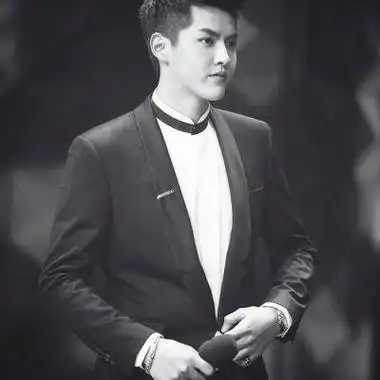 吴亦凡西装照吴亦凡最帅正装头像图片