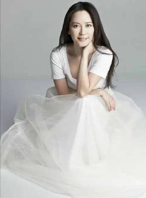 46岁俞飞鸿16岁旧照被翻,时间流逝,不变的是美人