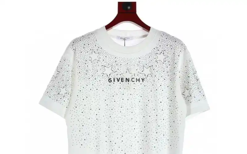 分享一下高仿givenchy纪梵希23ss五角星烫钻印花短袖t恤