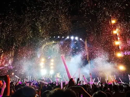 周杰伦成都演唱会现场图 - 华为p20系列分享交流 花粉俱乐部