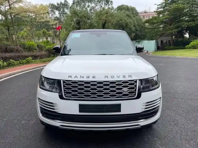 2022款路虎揽胜行政尊崇创世加长版5.0t 白色棕内 al - 抖音