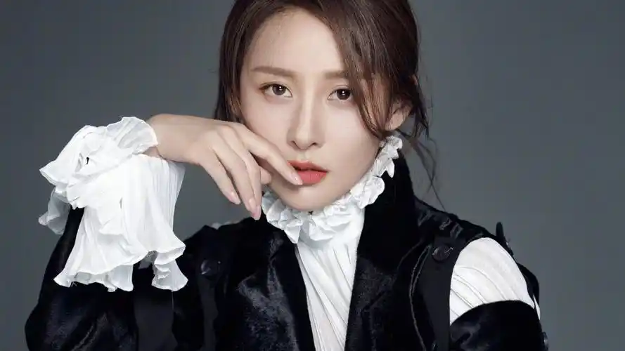 美女贾青桌面壁纸(8/11)