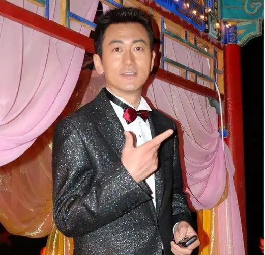 主持人鲁健个人资料:32岁娶小6岁郑天亮,如今儿女双全-韩剧网-最新