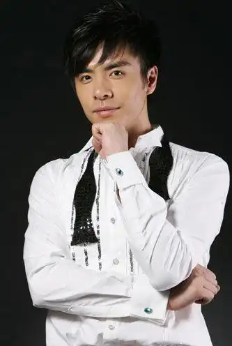 "网球王子"柏栩栩原是排球达人 曾任清华队长