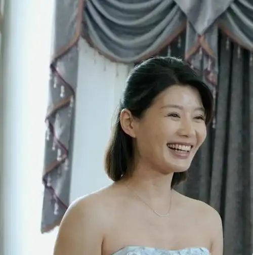 用21年将丈夫捧红,被嫩模3个月抢走,今44岁穿上婚纱美翻了|程愫