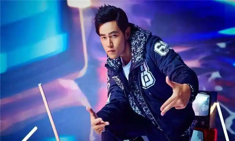 周杰伦晒与萧敬腾的聊天截图,不料透露好兄弟恋情,一提到经纪人萧敬腾