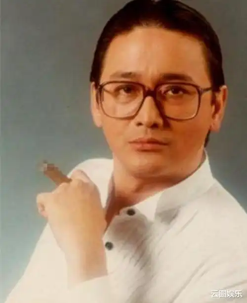 70岁曹查理罕见露面,满脸青筋发际线后移难辨认,还自称是大帅哥