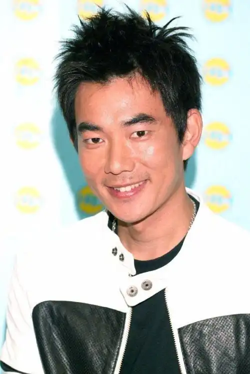 任贤齐妻子陈则妤,陪他度过漫长岁月,如今一家四口幸福甜蜜