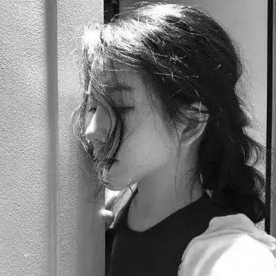 伤感霸气的黑白色女生头像 这个世界有趣 没趣的是我