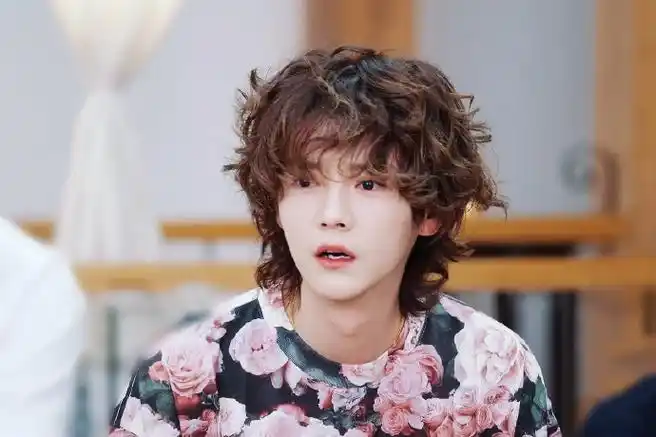 鹿晗超话#鹿晗哈哈哈哈哈#s04e10  04誓死守护的发型