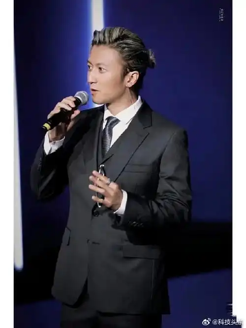 我整这小发型就是学他,帅.  #谢霆锋有多能打