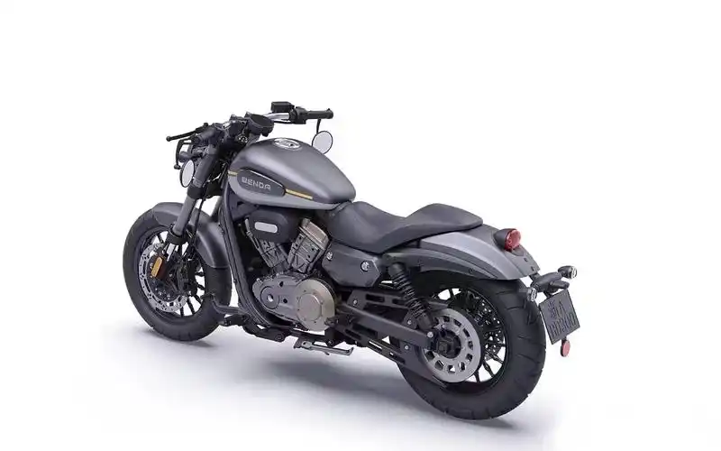 金吉拉 300 新配色曝光,终于换颜色了!