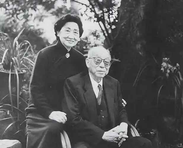 赵一荻去世后张学良坐在轮椅上沉默不语这一生欠赵四小姐太多