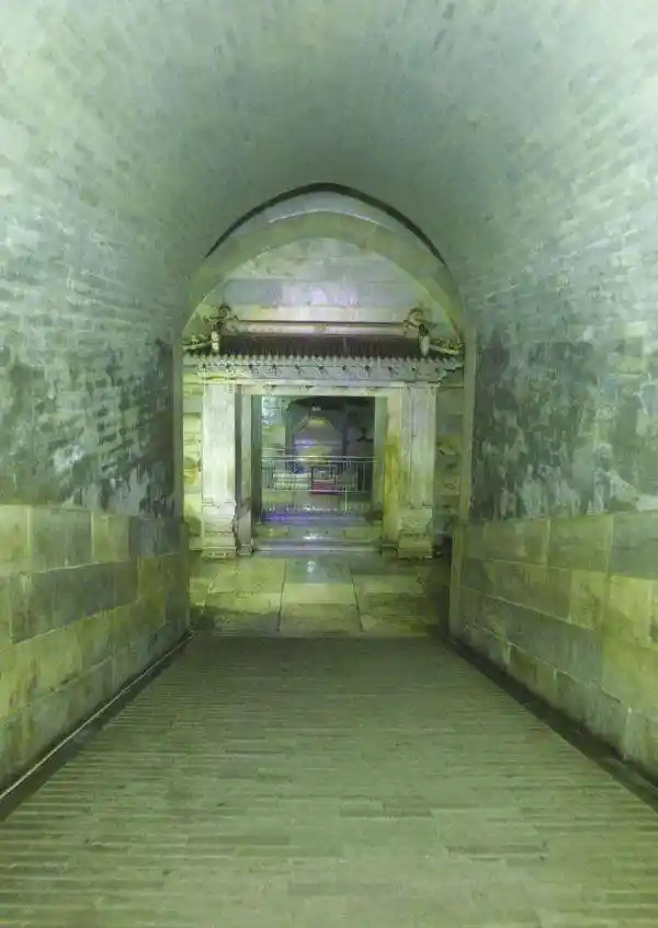 慈禧墓惨遭盗窃,孙殿英的士兵打开棺椁吓一跳,如果是你会吓晕