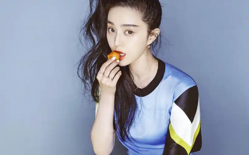 首页 电脑壁纸 女星范冰冰 > || 更新时间:2018-11-02 颜色分 灰色