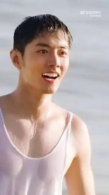 肖战肖战胸肌emmm这是可以讨论和观看的嘛舔屏