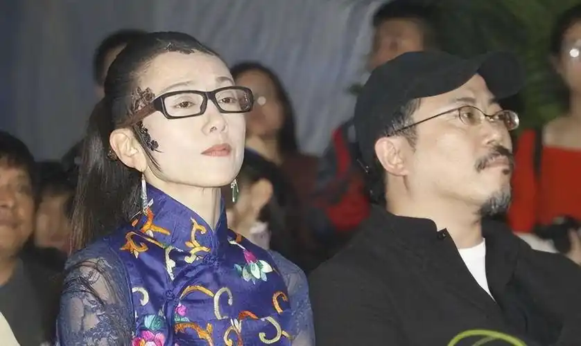 回顾杨丽萍与富商刘淳晴结婚7年无儿无女离婚后她怎样了