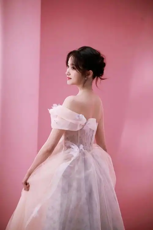 我们关晓彤最美不接受任何反驳