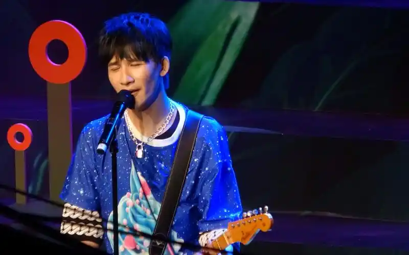 170830 大张伟上海生日会 when i see you smile 我们能不能不分手