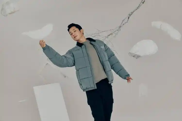 丁海寅最新代言宣传照曝光青春阳光笑容治愈