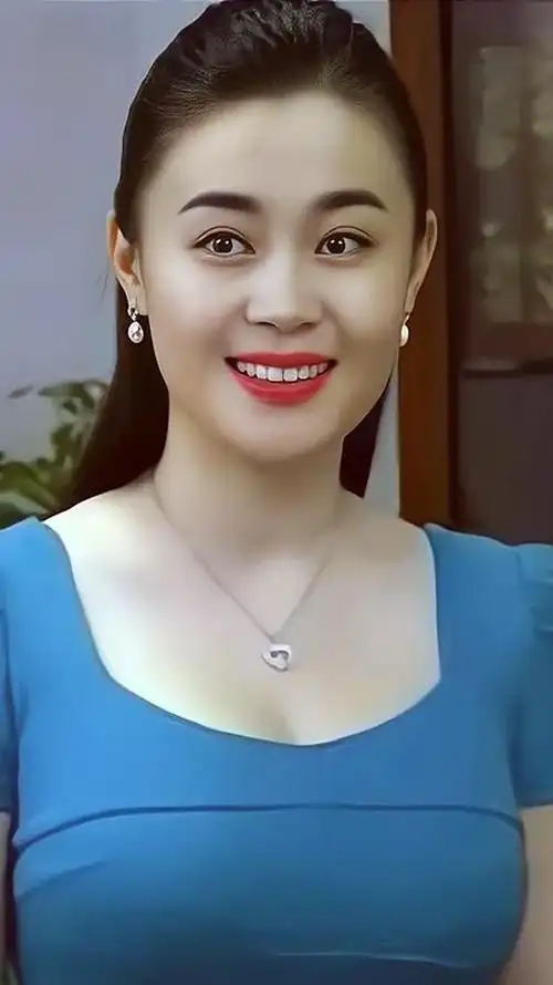 关婷娜与赵本山到底什么关系?关婷娜从化妆师到(22)